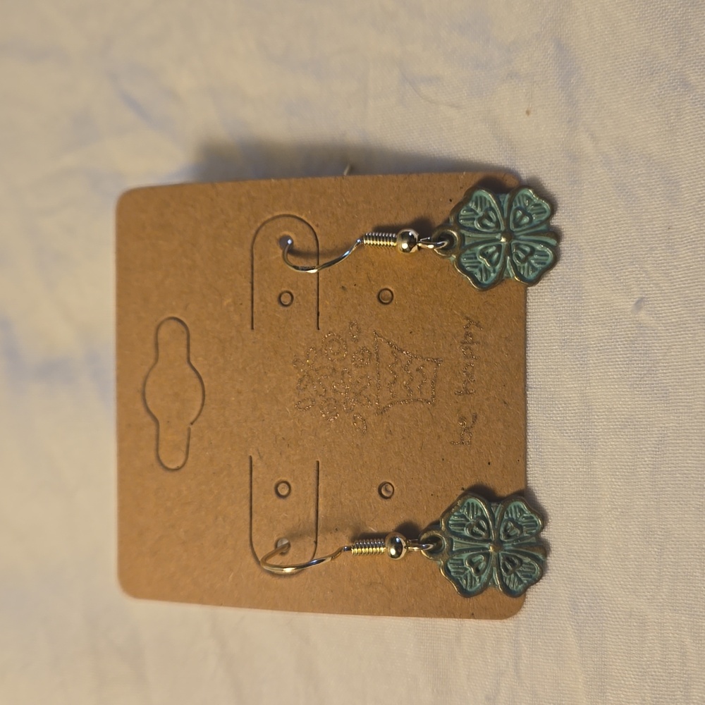 NWT Shamrock Earrings